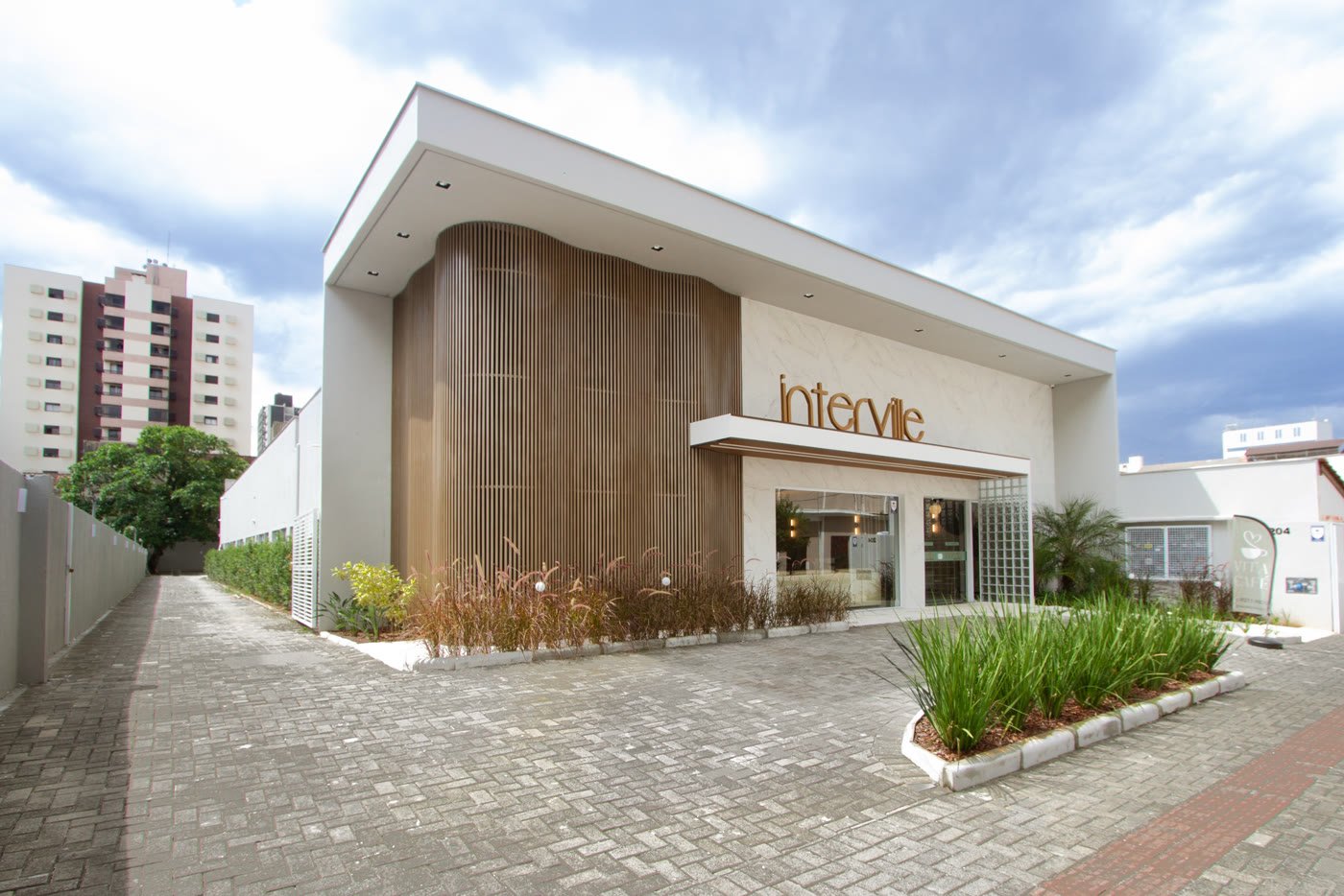 Fachada do Interville, em Joinville, onde o Dr. Diogo atende